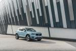Volvo XC40 T3 Momentum 2018 года (UK)